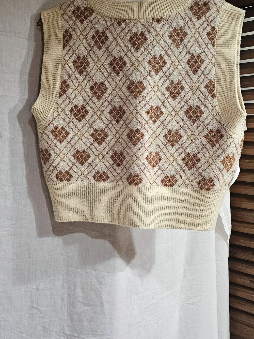 Arizona Jean Company Cream and Brown Argyle V-Neck Sweater Vest Size M Woman